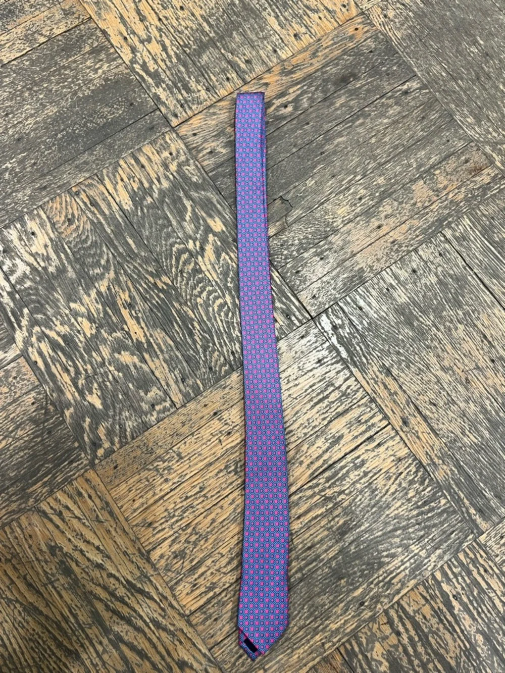 Men’s pink and blue tie